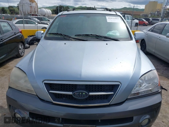 2004 Kia Sorento LX with VIN KNDJC733145251807, listed as a IAAI auction lot 41975263 with 172,247 mi miles. Bid and sale history available at carsss.com. Image 6.