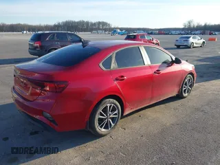 2022 Kia Forte LXS z VIN 3KPF24AD4NE472102, wystawiony jako IAAI lot #41810091 z przebiegiem 45 651 mil mil oraz . Historia ofert i sprzedaży dostępna na DreamBid. Obrazek 4.