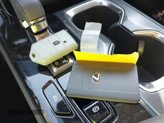 2025 Lexus NX 250 Premium z VIN 2T2GDCAZ4SC020337, wystawiony jako IAAI lot #41402339 z przebiegiem 7 657 mil mil oraz . Historia ofert i sprzedaży dostępna na DreamBid. Obrazek 11.