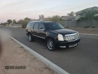 2010 Cadillac Escalade ESV Platinum Edition z VIN 1GYUKKEFXAR113109, wystawiony jako Copart lot #46638315 z przebiegiem 205 405 mil mil oraz Czysty tytuł • Clean title. Historia ofert i sprzedaży dostępna na DreamBid. Obrazek 1.