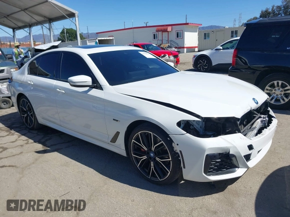 2023 BMW 5 Series 530e z VIN WBA13AG02PCM85786, wystawiony jako IAAI lot #41830816 z przebiegiem 44 695 mil mil oraz . Historia ofert i sprzedaży dostępna na DreamBid. Obrazek 1.
