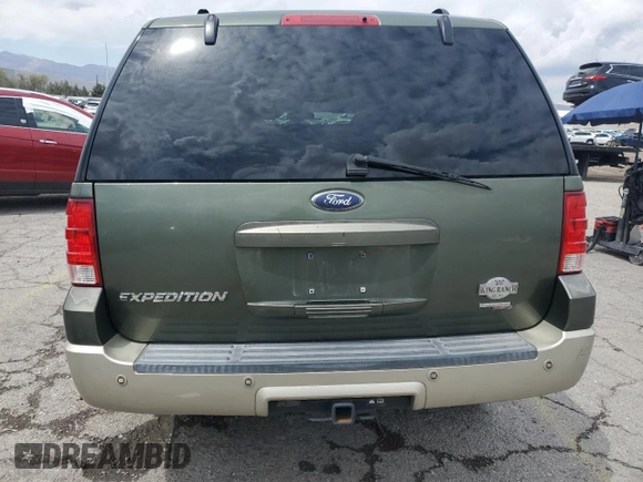 2006 Ford Expedition Eddie Bauer z VIN 1FMFU18556LA10367, wystawiony jako Copart lot #56062725 z przebiegiem 240 517 mil mil oraz Szkoda całkowita • Salvage title. Historia ofert i sprzedaży dostępna na DreamBid. Obrazek 6.