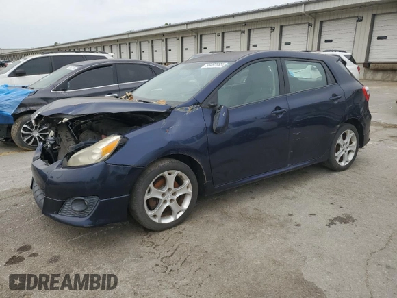 2009 Toyota Matrix S z VIN 2T1KE40E79C021413, wystawiony jako Copart lot #58497695 z przebiegiem 233 391 mil mil oraz Nie do naprawy • Non repairable. Historia ofert i sprzedaży dostępna na DreamBid. Obrazek 1.