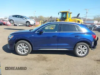 2024 Audi Q3 S line Premium Plus z VIN WA1EECF30R1173836, wystawiony jako IAAI lot #42044971 z przebiegiem 4848 mil mil oraz . Historia ofert i sprzedaży dostępna na DreamBid. Obrazek 14.