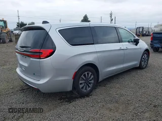 2024 Chrysler Pacifica Hybrid Select z VIN 2C4RC1S75RR156715, wystawiony jako IAAI lot #42496843 z przebiegiem 10 686 mil mil oraz . Historia ofert i sprzedaży dostępna na DreamBid. Obrazek 4.