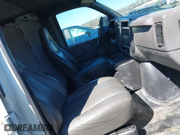 2006 Chevrolet Express Cargo with VIN 1GCFG15XX61261303, listed as a IAAI auction lot 41853813 with 174,363 mi miles and . Bid and sale history available at DreamBid. Image 5.