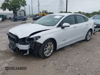 2019 Ford Fusion SE with VIN 3FA6P0LU4KR204801, listed as a IAAI auction lot 41977106 with 101,675 mi miles. Bid and sale history available at carsss.com. Image 18.