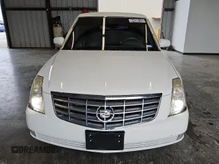 2009 Cadillac DTS Professional Limousine z VIN 1GEEK90Y49U550082, wystawiony jako Copart lot #44596105 z przebiegiem 53 866 mil mil oraz Czysty tytuł • Clean title. Historia ofert i sprzedaży dostępna na DreamBid. Obrazek 5.