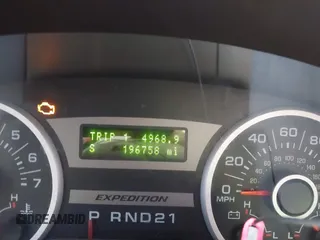 2005 Ford Expedition Eddie Bauer с VIN 1FMPU17515LA76824, выставлен на аукционе IAAI как лот 42533604 с пробегом 196 758 миль миль и . История ставок и продаж доступна на DreamBid. Изображение 7.