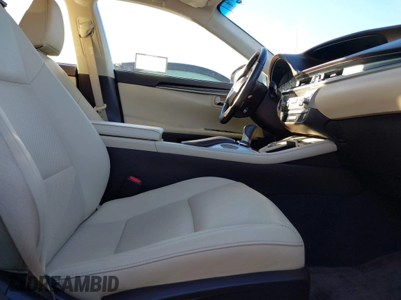 2018 Lexus ES with VIN 58ABK1GG6JU093357, listed as a IAAI auction lot 41290391 with 75,556 mi miles. Bid and sale history available at carsss.com. Image 5.