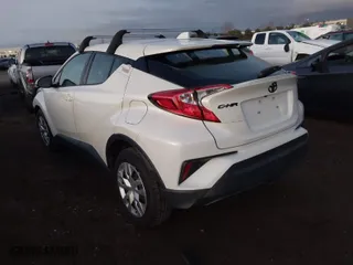 2021 Toyota C-HR LE with VIN JTNKHMBX4M1120365, listed as a IAAI auction lot 41408129 with 27,674 mi miles. Bid and sale history available at carsss.com. Image 3.