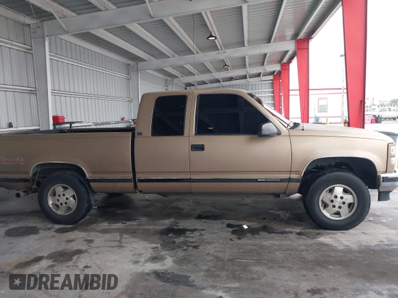 1995 GMC Sierra 1500 z VIN 2GTEK19K1S1535176, wystawiony jako IAAI lot #42243366 z przebiegiem 220 755 mil mil oraz . Historia ofert i sprzedaży dostępna na DreamBid. Obrazek 13.