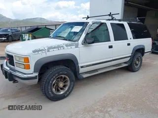1994 GMC Suburban z VIN 1GKGK26N6RJ771534, wystawiony jako IAAI lot #42359227 z przebiegiem 257 865 mil mil oraz . Historia ofert i sprzedaży dostępna na DreamBid. Obrazek 2.