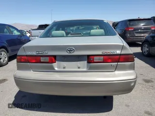 1999 Toyota Camry LE z VIN JT2BF22K4X0202019, wystawiony jako Copart lot #56104335 z przebiegiem 192 643 mil mil oraz Tytuł czysty. Historia ofert i sprzedaży dostępna na DreamBid. Obrazek 6.