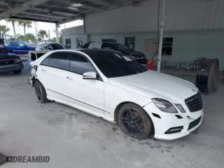 2013 Mercedes-Benz E-Class E 350 Luxury with VIN WDDHF5KB3DA692743, listed as a IAAI auction lot 40550950 with 142,986 mi miles. Bid and sale history available at carsss.com. Image 1.