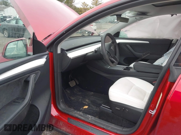 2024 Tesla Model Y Long Range with VIN 7SAYGDEE8RA232709, listed as a IAAI auction lot 41724484 with 5,376 mi miles and . Bid and sale history available at DreamBid. Image 5.