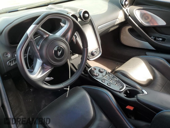 2020 McLaren GT z VIN SBM22GCA8LW000692, wystawiony jako Copart lot #44749324 z przebiegiem 18 911 mil mil oraz Nie do naprawy. Historia ofert i sprzedaży dostępna na DreamBid. Obrazek 8.