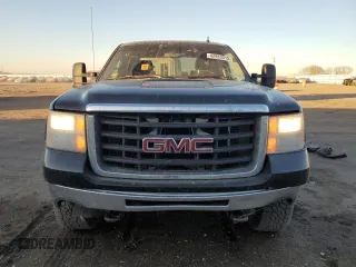 2009 GMC Sierra 2500HD SLT z VIN 1GTHK636X9F173647, wystawiony jako Copart lot #42983015 z przebiegiem 218 046 mil mil oraz Czysty tytuł • Clean title. Historia ofert i sprzedaży dostępna na DreamBid. Obrazek 5.