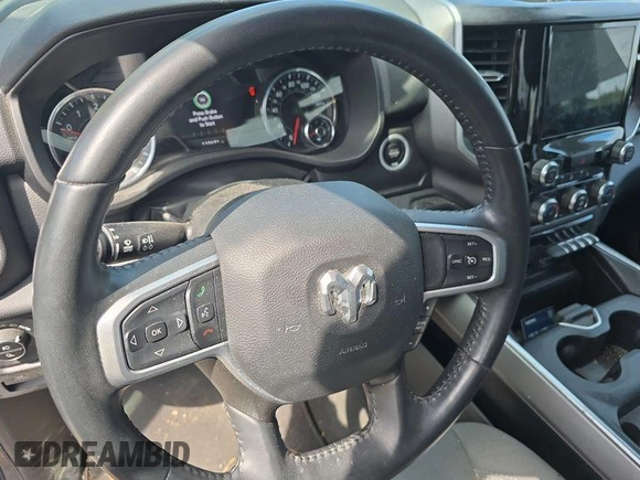 2023 Ram 1500 Big Horn z VIN 1C6RRFFG0PN574736, wystawiony jako IAAI lot #42832753 z przebiegiem 110 691 mil mil oraz . Historia ofert i sprzedaży dostępna na DreamBid. Obrazek 10.
