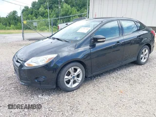 2013 Ford Focus SE z VIN 1FADP3F28DL232167, wystawiony jako IAAI lot #42551700 z przebiegiem 190 117 mil mil oraz . Historia ofert i sprzedaży dostępna na DreamBid. Obrazek 2.