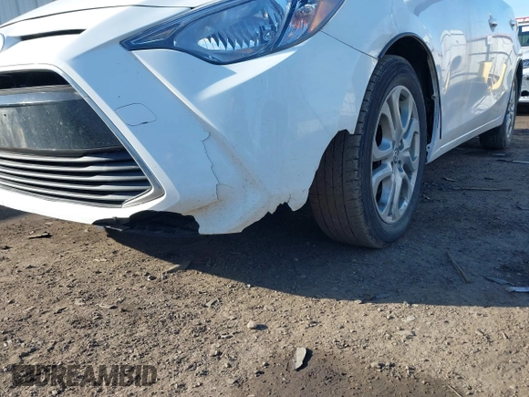 2016 Scion iA z VIN 3MYDLBZV2GY107457, wystawiony jako IAAI lot #38939578 z przebiegiem 99 928 mil mil oraz . Historia ofert i sprzedaży dostępna na DreamBid. Obrazek 6.