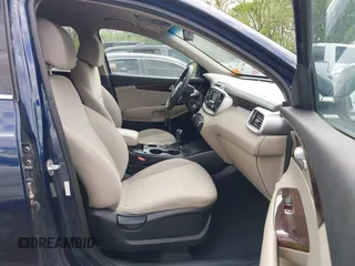 2017 Kia Sorento LX z VIN 5XYPG4A3XHG287217, wystawiony jako IAAI lot #42067077 z przebiegiem 112 324 mil mil oraz . Historia ofert i sprzedaży dostępna na DreamBid. Obrazek 5.