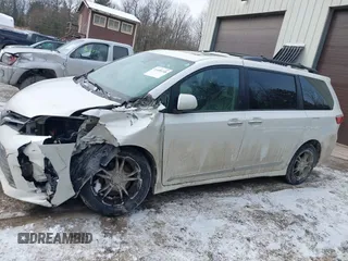 2018 Toyota Sienna XLE with VIN 5TDDZ3DC2JS191352, listed as a IAAI auction lot 41458248 with 143,664 mi miles. Bid and sale history available at carsss.com. Image 15.