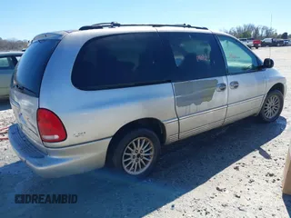 2000 Chrysler Town & Country LXi with VIN 1C4GP54L2YB541224, listed as a IAAI auction lot 41736586 with 203,484 mi miles. Bid and sale history available at carsss.com. Image 4.