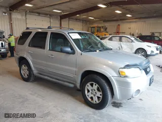 2006 Ford Escape Limited with VIN 1FMYU94176KC07783, listed as a IAAI auction lot 42083378 with 201,327 mi miles. Bid and sale history available at carsss.com. Image 1.