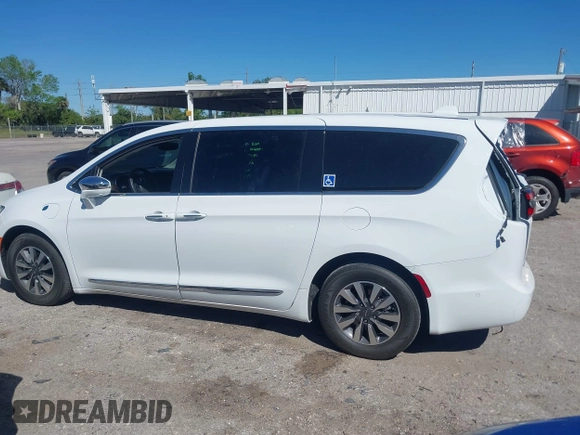 2022 Chrysler Pacifica Hybrid Limited with VIN 2C4RC1S74NR112960, listed as a IAAI auction lot 41584818 with 22,040 mi miles and . Bid and sale history available at DreamBid. Image 14.