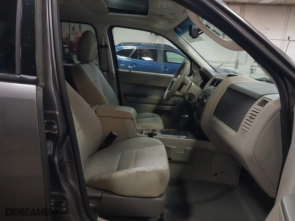 2011 Ford Escape XLT with VIN 1FMCU9D73BKB81871, listed as a IAAI auction lot 39857267 with 75,273 mi miles. Bid and sale history available at carsss.com. Image 5.