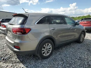 2019 Kia Sorento LX with VIN 5XYPG4A31KG473607, listed as a Copart auction lot 52552085 with 101,965 mi miles and Salvage Title. Bid and sale history available at carsss.com. Image 3.
