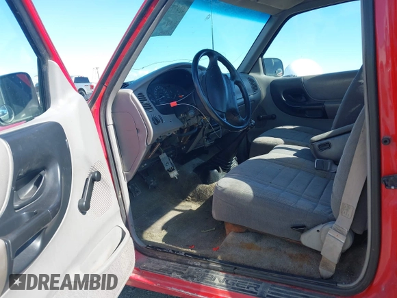 1996 Ford Ranger XL z VIN 1FTCR10A8TPB46028, wystawiony jako IAAI lot #42477552 z przebiegiem 219 635 mil mil oraz . Historia ofert i sprzedaży dostępna na DreamBid. Obrazek 8.
