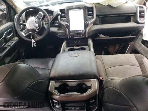 2022 Ram 3500 Laramie z VIN 3C63R3ML5NG279402, wystawiony jako Copart lot #57615835 z przebiegiem 72 313 mil mil oraz Czysty tytuł • Clean title. Historia ofert i sprzedaży dostępna na DreamBid. Obrazek 8.