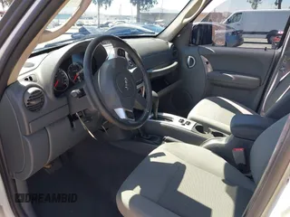 2006 Jeep Liberty Limited z VIN 1J4GL58K56W183758, wystawiony jako IAAI lot #42690220 z przebiegiem 76 067 mil mil oraz . Historia ofert i sprzedaży dostępna na DreamBid. Obrazek 5.
