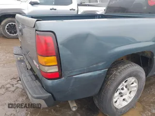 2006 GMC New Sierra 1500 SL with VIN 1GTEC19V96Z218895, listed as a IAAI auction lot 41493566 with 122,107 mi miles. Bid and sale history available at carsss.com. Image 6.