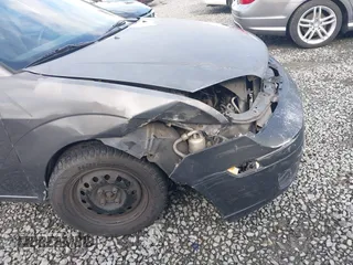 2006 Ford Focus S z VIN 1FAFP34NX6W179320, wystawiony jako IAAI lot #41937794 z przebiegiem 211 961 mil mil oraz . Historia ofert i sprzedaży dostępna na DreamBid. Obrazek 6.