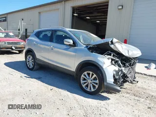 2017 Nissan Rogue SV z VIN JN1BJ1CP0HW022919, wystawiony jako IAAI lot #41654896 z przebiegiem 70 633 mil mil oraz . Historia ofert i sprzedaży dostępna na DreamBid. Obrazek 1.