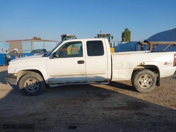 2007 Chevrolet Silverado 1500 Classic LT3 with VIN 1GCEK19B57Z198977, listed as a IAAI auction lot 40472095 with 301,363 mi miles. Bid and sale history available at carsss.com. Image 15.