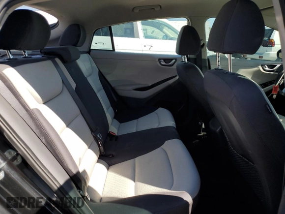 2017 Hyundai Ioniq Blue z VIN KMHC65LC7HU058072, wystawiony jako Copart lot #49851895 z przebiegiem Nie podano mil oraz Szkoda całkowita • Salvage title. Historia ofert i sprzedaży dostępna na DreamBid. Obrazek 10.