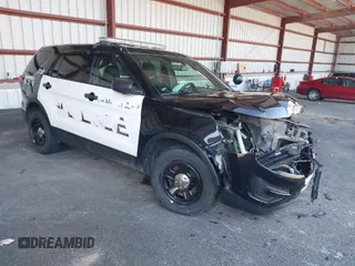 2019 Ford Police Interceptor Utility z VIN 1FM5K8AR4KGA20074, wystawiony jako IAAI lot #42039434 z przebiegiem 89 516 mil mil oraz . Historia ofert i sprzedaży dostępna na DreamBid. Obrazek 1.