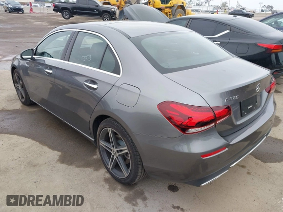 2021 Mercedes-Benz A 220 z VIN W1K3G4EB6MJ316650, wystawiony jako IAAI lot #42099393 z przebiegiem 27 510 mil mil oraz . Historia ofert i sprzedaży dostępna na DreamBid. Obrazek 3.