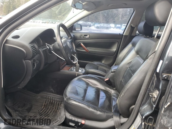 2004 Volkswagen Passat GLX with VIN WVWRH63B94P106041, listed as a Copart auction lot 45535185 with 205,883 mi miles and Salvage title. Bid and sale history available at DreamBid. Image 7.