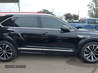2022 Bentley Bentayga V8 z VIN SJAAM2ZV1NC013849, wystawiony jako IAAI lot #42176939 z przebiegiem 15 292 mil mil oraz . Historia ofert i sprzedaży dostępna na DreamBid. Obrazek 14.