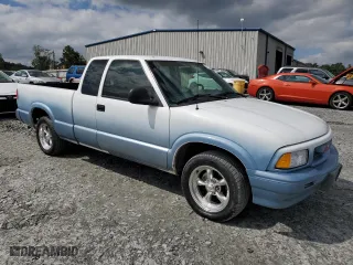 1995 GMC Sonoma with VIN 1GTCS19Z0S8507936, listed as a Copart auction lot 71762374 with 206,559 mi miles and Salvage Title. Bid and sale history available at carsss.com. Image 4.
