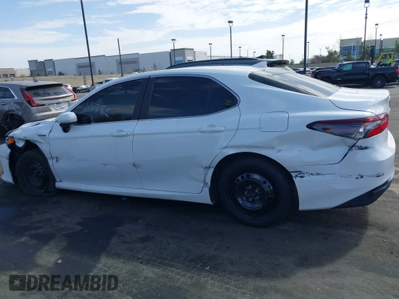 2021 Toyota Camry Hybrid LE with VIN 4T1C31AK4MU549057, listed as a IAAI auction lot 41686552 with 43,051 mi miles. Bid and sale history available at carsss.com. Image 15.
