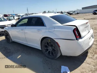 2019 Chrysler 300 S z VIN 2C3CCABG1KH654061, wystawiony jako Copart lot #47137005 z przebiegiem 109 896 mil mil oraz Szkoda całkowita • Salvage title. Historia ofert i sprzedaży dostępna na DreamBid. Obrazek 2.