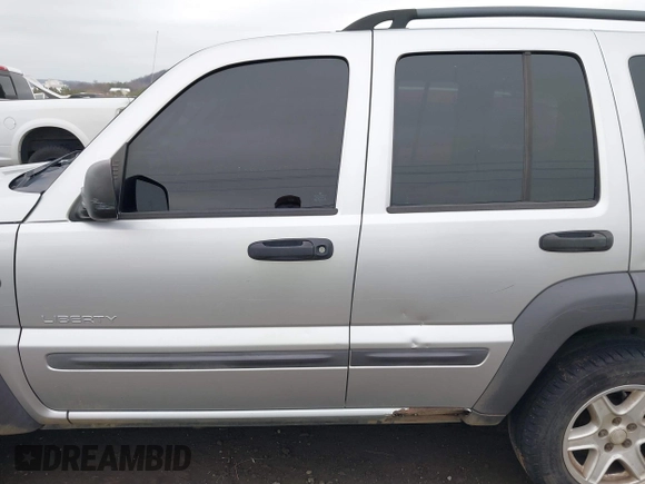2004 Jeep Liberty Sport with VIN 1J4GL48K74W318861, listed as a IAAI auction lot 41706222 with 211,089 mi miles. Bid and sale history available at carsss.com. Image 14.