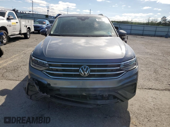 2024 Volkswagen Tiguan SE z VIN 3VVMB7AX3RM078249, wystawiony jako Copart lot #57566155 z przebiegiem 25 713 mil mil oraz Szkoda całkowita • Salvage title. Historia ofert i sprzedaży dostępna na DreamBid. Obrazek 5.