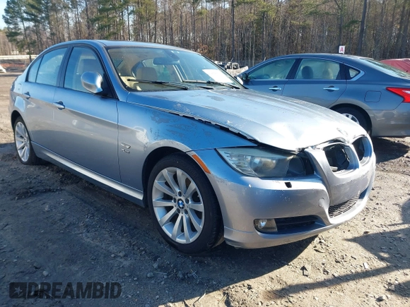 2011 BMW 3 Series 328i xDrive z VIN WBAPK5C52BF124605, wystawiony jako IAAI lot #41585190 z przebiegiem 108 000 mil mil oraz . Historia ofert i sprzedaży dostępna na DreamBid. Obrazek 1.